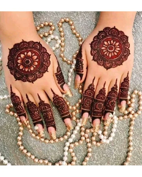 Drape Blossom Arrangement On Back Hand Mehndi Design